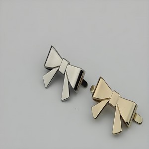 Piese decorative metalice care se aruncă cu morți